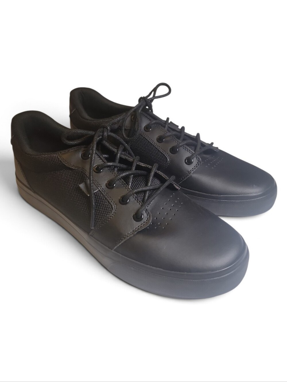 DC Shoes Men’s Anvil LE Skate Shoes Black Leather/Canvas Low Top Sneakers Sz 13M